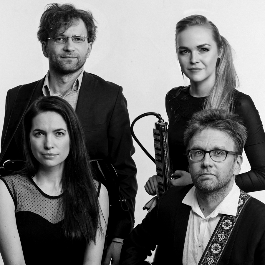 Voorand/ Koikson/ Sooäär/ Daniel (Tormis Quartet) ja tütarlastekoor Ellerhein